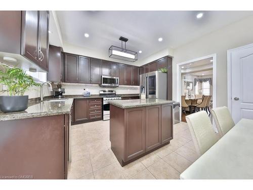2483 Parkglen Avenue, Oakville, ON - Indoor Photo Showing Kitchen With Upgraded Kitchen