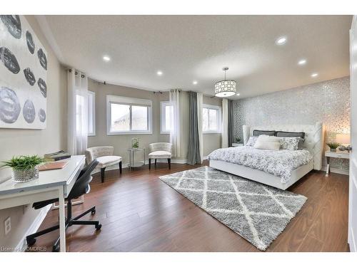 2483 Parkglen Avenue, Oakville, ON - Indoor Photo Showing Bedroom
