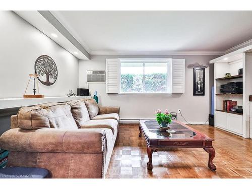 104-482 James Street N, Hamilton, ON - Indoor Photo Showing Living Room