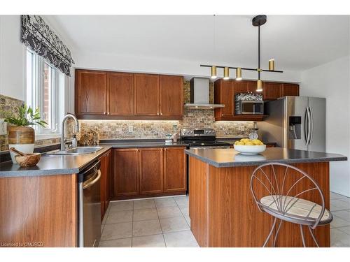 221 Gatwick Drive, Oakville, ON - Indoor Photo Showing Kitchen With Double Sink With Upgraded Kitchen