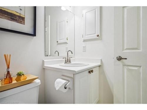 221 Gatwick Drive, Oakville, ON - Indoor Photo Showing Bathroom