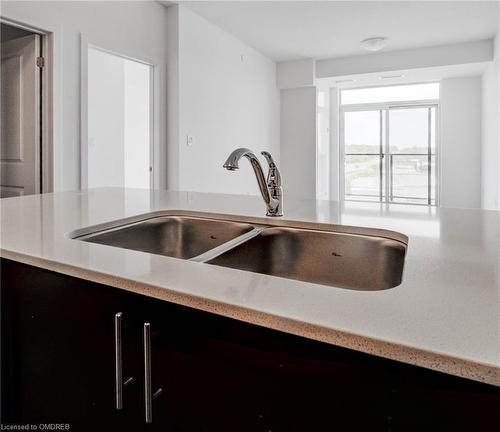 528-10 Mallard Trail, Hamilton, ON - Indoor Photo Showing Kitchen With Double Sink