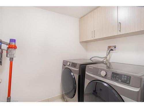 2462 Belt Lane, Oakville, ON - Indoor Photo Showing Laundry Room