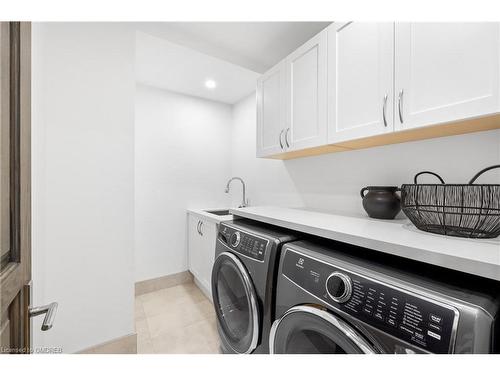 2409 Lakeshore Road, Burlington, ON - Indoor Photo Showing Bathroom