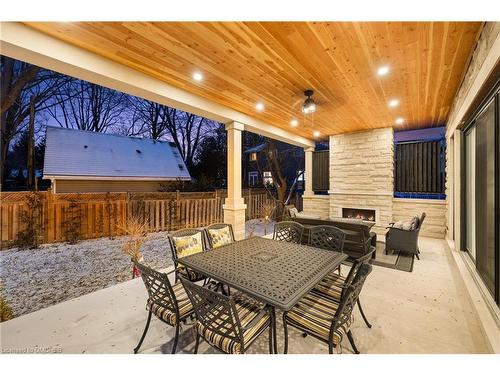 2409 Lakeshore Road, Burlington, ON - Indoor Photo Showing Other Room