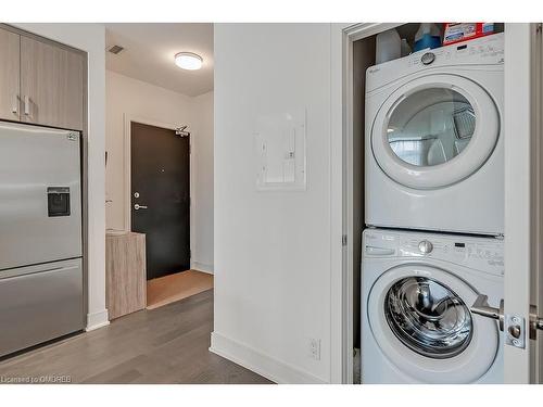 447-1575 Lakeshore Road West Road, Peel, ON - Indoor Photo Showing Laundry Room
