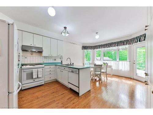 3952 Rolling Valley Drive, Mississauga, ON - Indoor Photo Showing Kitchen