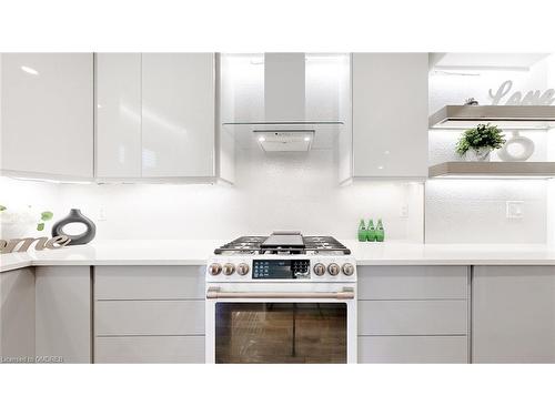 2305 Pine Glen Road, Oakville, ON - Indoor Photo Showing Kitchen With Upgraded Kitchen