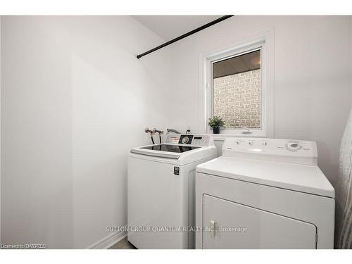 973 Knotty Pine Grove, Mississauga, ON - Indoor Photo Showing Laundry Room