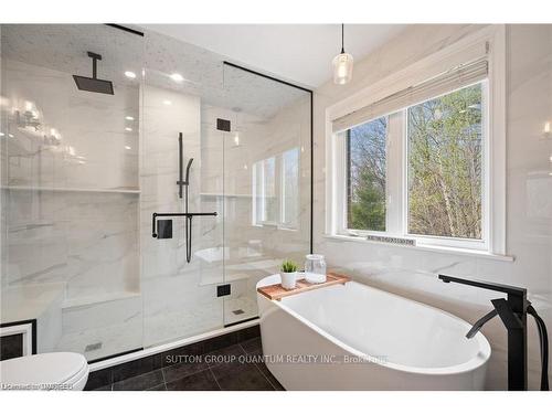 973 Knotty Pine Grove, Mississauga, ON - Indoor Photo Showing Bathroom