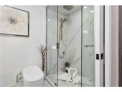 706-2170 Marine Drive, Oakville, ON - Indoor Photo Showing Bathroom