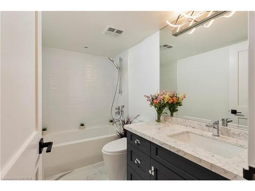 706-2170 Marine Drive, Oakville, ON - Indoor Photo Showing Bathroom