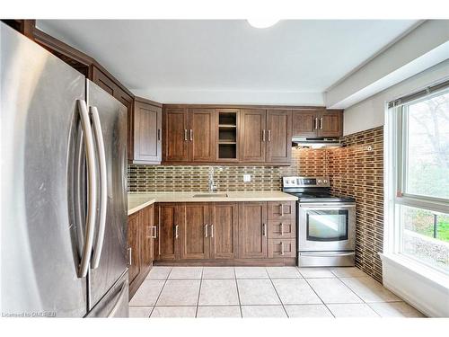 73-2395 Bromsgrove Road, Mississauga, ON - Indoor Photo Showing Kitchen