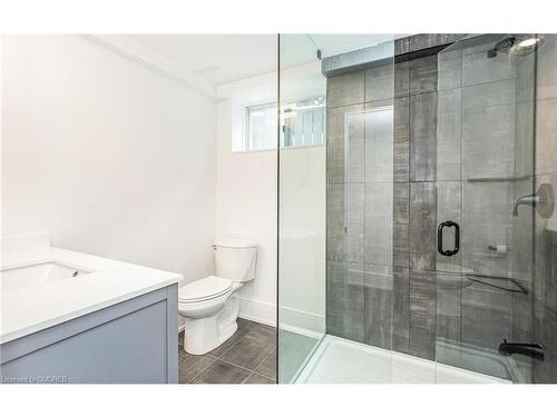 246 Fearnwood Street, Cambridge, ON - Indoor Photo Showing Bathroom