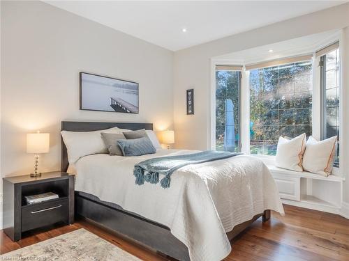 212 Lakeside Avenue, Burlington, ON - Indoor Photo Showing Bedroom