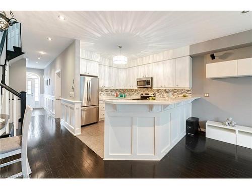 651 Farmstead Drive, Milton, ON - Indoor Photo Showing Kitchen With Upgraded Kitchen