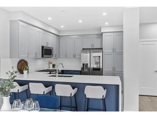 161 Cittadella Boulevard, Hamilton, ON - Indoor Photo Showing Kitchen With Upgraded Kitchen