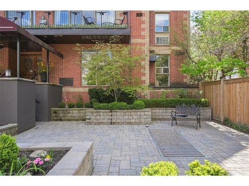 102-162 Reynolds Street, Oakville, ON - Outdoor