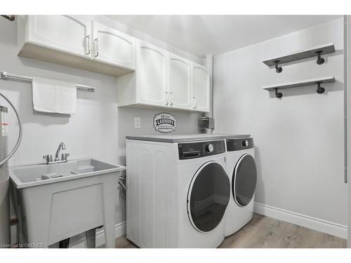 102-162 Reynolds Street, Oakville, ON - Indoor Photo Showing Laundry Room