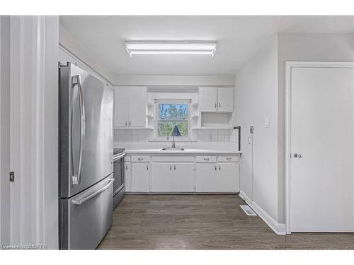 26 Crestview Avenue, Brampton, ON - Indoor Photo Showing Kitchen