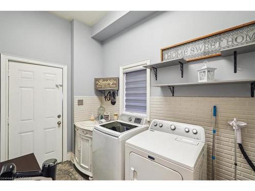 415 Vellore Park Avenue, Vaughan, ON - Indoor Photo Showing Laundry Room