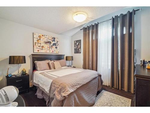 415 Vellore Park Avenue, Vaughan, ON - Indoor Photo Showing Bedroom