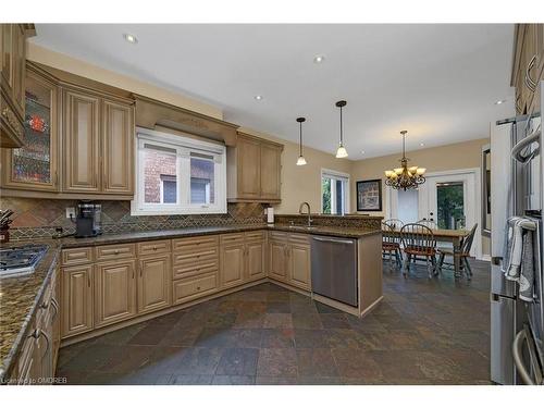 44 Ellsworth Avenue, Richmond Hill, ON - Indoor Photo Showing Kitchen With Upgraded Kitchen