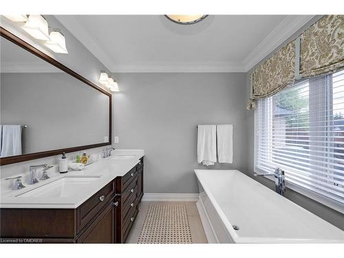 44 Ellsworth Avenue, Richmond Hill, ON - Indoor Photo Showing Bathroom