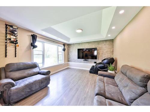 3949 Greenlane Road, Lincoln, ON - Indoor Photo Showing Living Room