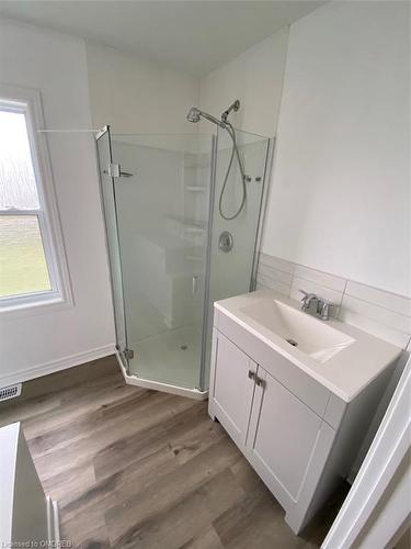 106 Chestnut Street, Port Colborne, ON - Indoor Photo Showing Bathroom