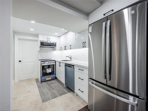 Basement-942 Fletcher Valley Crescent, Mississauga, ON - Indoor Photo Showing Kitchen With Upgraded Kitchen