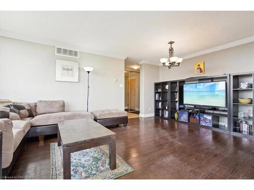 904-1360 Rathburn Road E, Mississauga, ON - Indoor Photo Showing Living Room