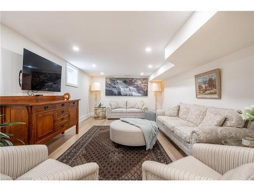 2310 Redfern Road, Burlington, ON - Indoor Photo Showing Living Room