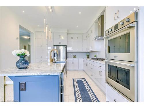 1472 Varelas Passage, Oakville, ON - Indoor Photo Showing Kitchen With Upgraded Kitchen