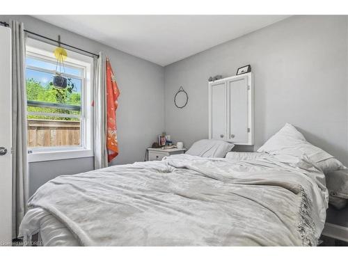 72 Churchill Street, St. Catharines, ON - Indoor Photo Showing Bedroom