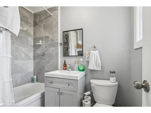 72 Churchill Street, St. Catharines, ON - Indoor Photo Showing Bathroom