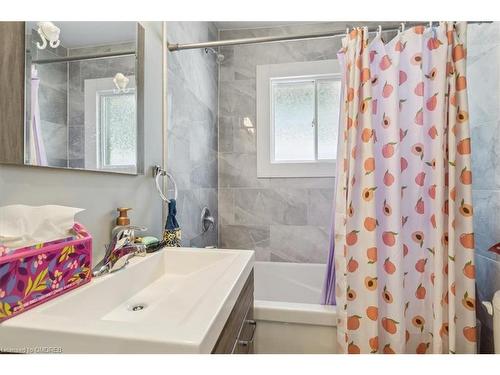 10 Wills Street, St. Catharines, ON - Indoor Photo Showing Bathroom