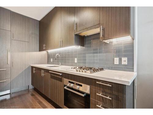 910-29 Queens Quay, Toronto, ON - Indoor Photo Showing Kitchen With Upgraded Kitchen
