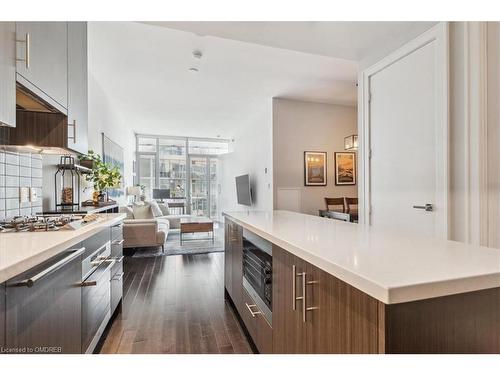 910-29 Queens Quay, Toronto, ON - Indoor Photo Showing Kitchen With Upgraded Kitchen