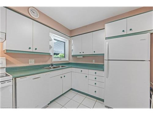 33 Greystone Crescent, Brampton, ON - Indoor Photo Showing Kitchen With Double Sink