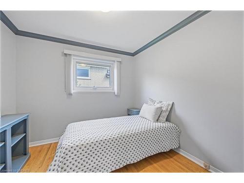 33 Greystone Crescent, Brampton, ON - Indoor Photo Showing Bedroom