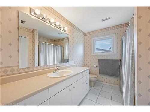 33 Greystone Crescent, Brampton, ON - Indoor Photo Showing Bathroom