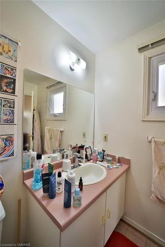 1106 Fieldstone Circle, Oakville, ON - Indoor Photo Showing Bathroom