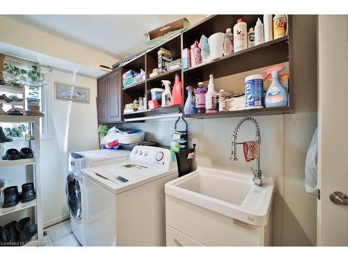 1106 Fieldstone Circle, Oakville, ON - Indoor Photo Showing Laundry Room