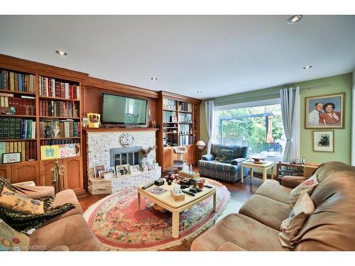 1106 Fieldstone Circle, Oakville, ON - Indoor Photo Showing Living Room With Fireplace
