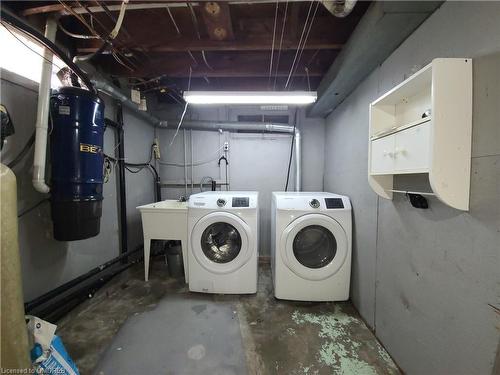 487 Victoria Street S, Kitchener, ON - Indoor Photo Showing Laundry Room