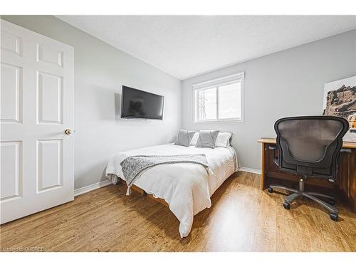2268 Greenway Terrace, Burlington, ON - Indoor Photo Showing Bedroom