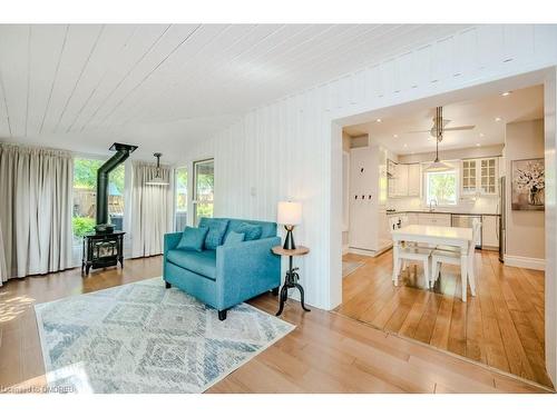 35 Mary Street, Milton, ON - Indoor Photo Showing Living Room