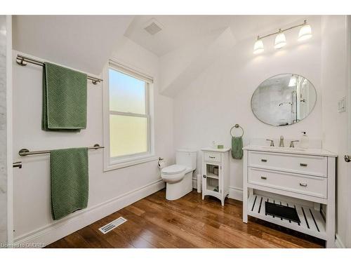 35 Mary Street, Milton, ON - Indoor Photo Showing Bathroom