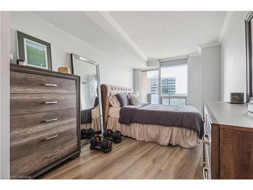 908-18 Valley Woods Road, Toronto, ON - Indoor Photo Showing Bedroom